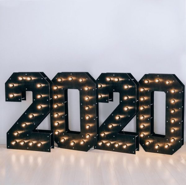 Декор - цифры 2020 с лампочками Family Ligths